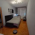 Venge -cale Mieszkanie 46m2 Na Wylacznosc - Z Jedna Sypialnia I Jednym Sypialno-salonem -3 Pietro Bez Windy- Rezerwacja Bez Karty Kredytowej-klimatyzacja-netflix-2 Lozeczka Dzieciece, Bezplatny Parking Publiczny Na Monitorowanym Podworzu Wrocław