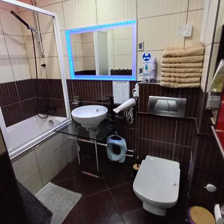 Apartament Venge -Cale Mieszkanie 46M2 Na Wylacznosc - Z Jedna Sypialnia I Jednym Sypialno-Salonem -3 Pietro Bez Windy- Rezerwacja Bez Karty Kredytowej-Klimatyzacja-Netflix-2 Lozeczka Dzieciece, Bezplatny Parking Publiczny Na Monitorowanym Podworzu Lägenhet *