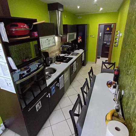 Apartament Venge -Cale Mieszkanie 46M2 Na Wylacznosc - Z Jedna Sypialnia I Jednym Sypialno-Salonem -3 Pietro Bez Windy- Rezerwacja Bez Karty Kredytowej-Klimatyzacja-Netflix-2 Lozeczka Dzieciece, Bezplatny Parking Publiczny Na Monitorowanym Podworzu Lägenhet