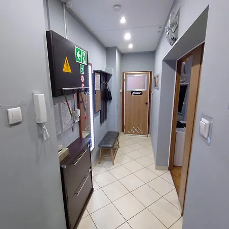 Apartament Venge -całe Mieszkanie 46m2 Na Wyłączność - Z Jedną Sypialnią I Jednym Sypialno-salonem -3 Piętro Bez Windy- Rezerwacja Bez Karty Kredytowej-klimatyzacja-netflix-2 łóżeczka Dziecięce-śniadanie Xxl 30zł *