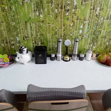Apartament Venge -całe Mieszkanie 46m2 Na Wyłączność - Z Jedną Sypialnią I Jednym Sypialno-salonem -3 Piętro Bez Windy- Rezerwacja Bez Karty Kredytowej-klimatyzacja-netflix-2 łóżeczka Dziecięce-śniadanie Xxl 30zł Wrocław