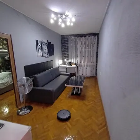 Apartament Venge -całe Mieszkanie 46m2 Na Wyłączność - Z Jedną Sypialnią I Jednym Sypialno-salonem -3 Piętro Bez Windy- Rezerwacja Bez Karty Kredytowej-klimatyzacja-netflix-2 łóżeczka Dziecięce-śniadanie Xxl 30zł *
