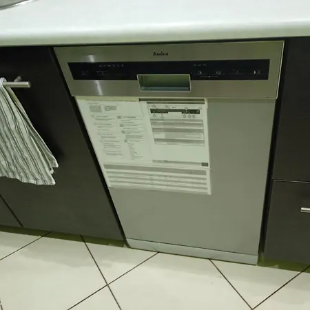 Apartament Venge -Cale Mieszkanie 46M2 Na Wylacznosc - Z Jedna Sypialnia I Jednym Sypialno-Salonem -3 Pietro Bez Windy- Rezerwacja Bez Karty Kredytowej-Klimatyzacja-Netflix-2 Lozeczka Dzieciece, Bezplatny Parking Publiczny Na Monitorowanym Podworzu Apartment Wroclaw