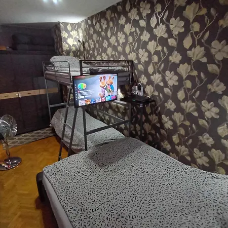 Apartament Venge -Cale Mieszkanie 46M2 Na Wylacznosc - Z Jedna Sypialnia I Jednym Sypialno-Salonem -3 Pietro Bez Windy- Rezerwacja Bez Karty Kredytowej-Klimatyzacja-Netflix-2 Lozeczka Dzieciece, Bezplatny Parking Publiczny Na Monitorowanym Podworzu Wroclaw