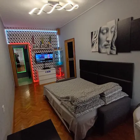 Apartament Venge -Cale Mieszkanie 46M2 Na Wylacznosc - Z Jedna Sypialnia I Jednym Sypialno-Salonem -3 Pietro Bez Windy- Rezerwacja Bez Karty Kredytowej-Klimatyzacja-Netflix-2 Lozeczka Dzieciece, Bezplatny Parking Publiczny Na Monitorowanym Podworzu Apartment Wroclaw