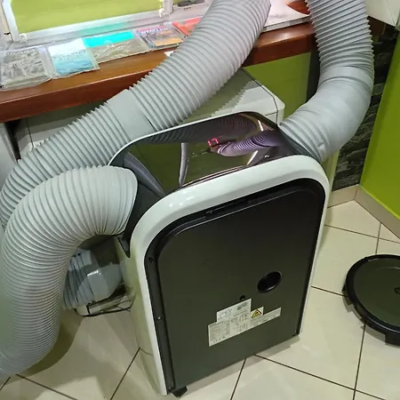 Apartament Venge -Cale Mieszkanie 46M2 Na Wylacznosc - Z Jedna Sypialnia I Jednym Sypialno-Salonem -3 Pietro Bez Windy- Rezerwacja Bez Karty Kredytowej-Klimatyzacja-Netflix-2 Lozeczka Dzieciece, Bezplatny Parking Publiczny Na Monitorowanym Podworzu Apartment Wroclaw