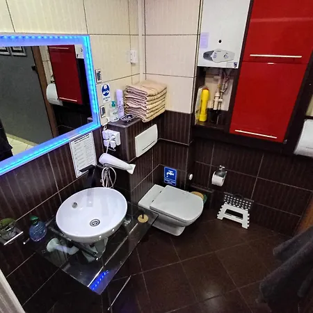 Apartament Venge -Cale Mieszkanie 46M2 Na Wylacznosc - Z Jedna Sypialnia I Jednym Sypialno-Salonem -3 Pietro Bez Windy- Rezerwacja Bez Karty Kredytowej-Klimatyzacja-Netflix-2 Lozeczka Dzieciece, Bezplatny Parking Publiczny Na Monitorowanym Podworzu * Wroclaw