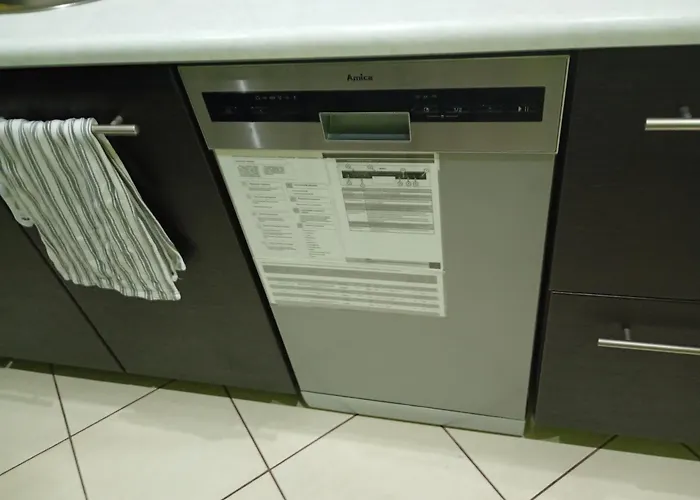 Venge -cale Mieszkanie 46m2 Na Wylacznosc - Z Jedna Sypialnia I Jednym Sypialno-salonem -3 Pietro Bez Windy- Rezerwacja Bez Karty Kredytowej-klimatyzacja-netflix-2 Lozeczka Dzieciece, Bezplatny Parking Publiczny Na Monitorowanym Podworzu Apartman Wrocław