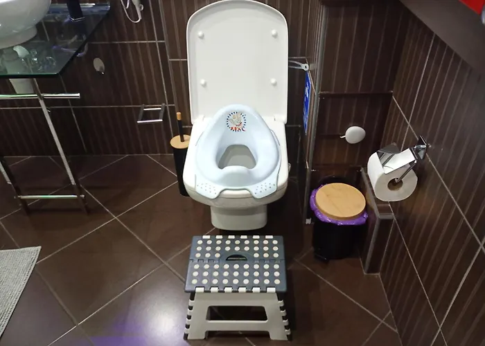 Apartman Venge -cale Mieszkanie 46m2 Na Wylacznosc - Z Jedna Sypialnia I Jednym Sypialno-salonem -3 Pietro Bez Windy- Rezerwacja Bez Karty Kredytowej-klimatyzacja-netflix-2 Lozeczka Dzieciece, Bezplatny Parking Publiczny Na Monitorowanym Podworzu Wrocław