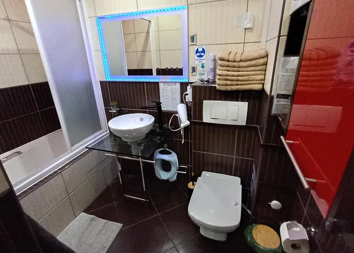 Apartman Venge -cale Mieszkanie 46m2 Na Wylacznosc - Z Jedna Sypialnia I Jednym Sypialno-salonem -3 Pietro Bez Windy- Rezerwacja Bez Karty Kredytowej-klimatyzacja-netflix-2 Lozeczka Dzieciece, Bezplatny Parking Publiczny Na Monitorowanym Podworzu Wrocław